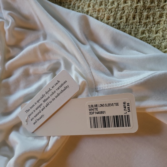 LONG SLEEVE ASYMMETRICAL TEE SHIRT - Picture 7 of 8